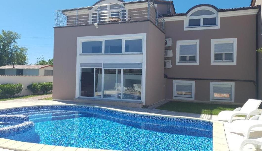 Villa Filip - Private Pool & Gym Pula Exterior photo
